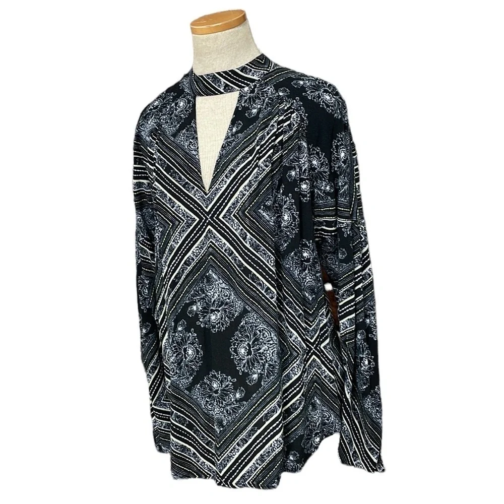 Free People Tunic Womens Small S Black Blouse Keyhole Long Sleeve Geometric